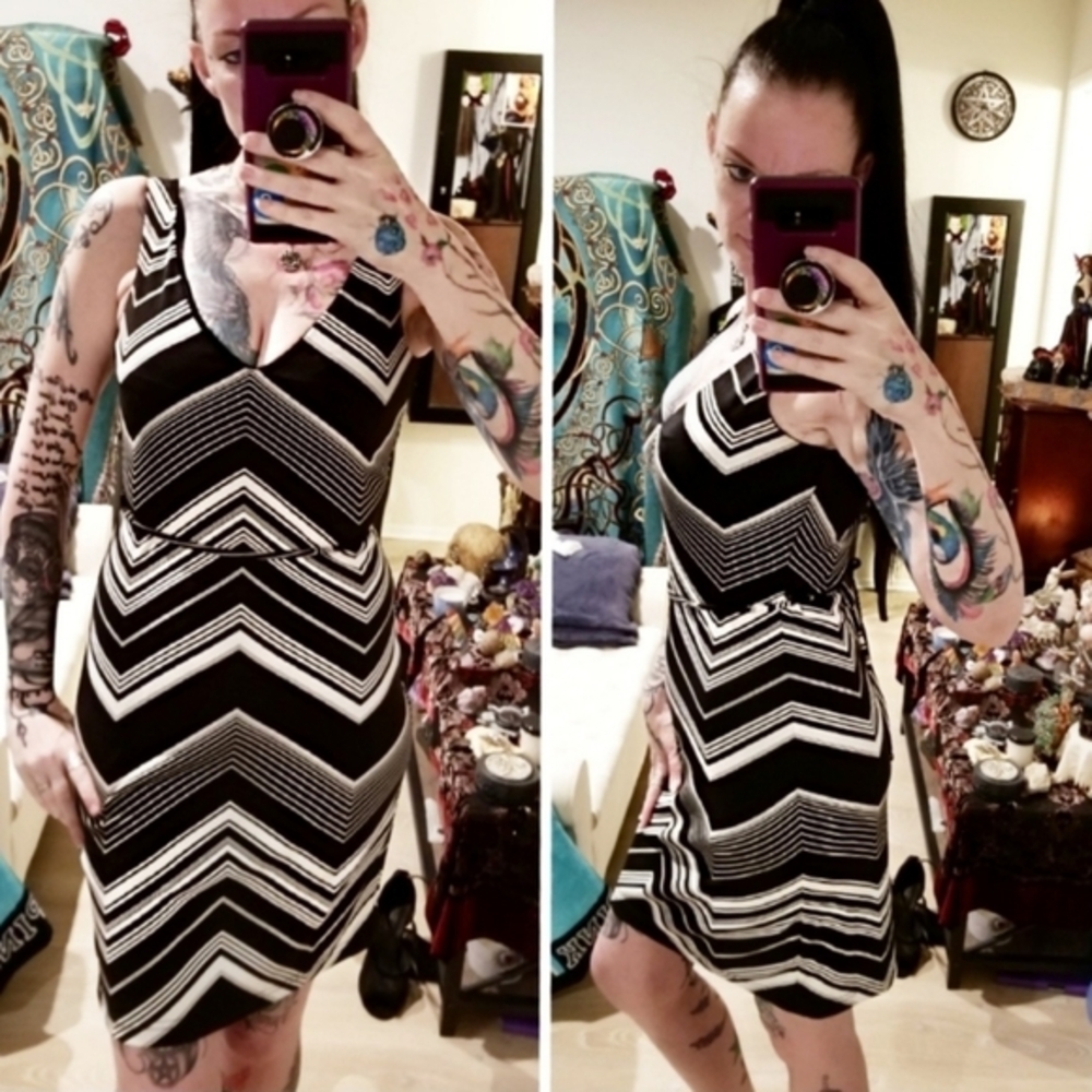 Jodi Kristopher ✦ Mini Dress ✦ Black White Retro Zigzag Plunge Side Slit Fitted - Picture 5 of 8
